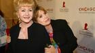 Y-ahora-hospitalizan-a-debbie-reynolds-madre-de-carrie-fisher-c_s