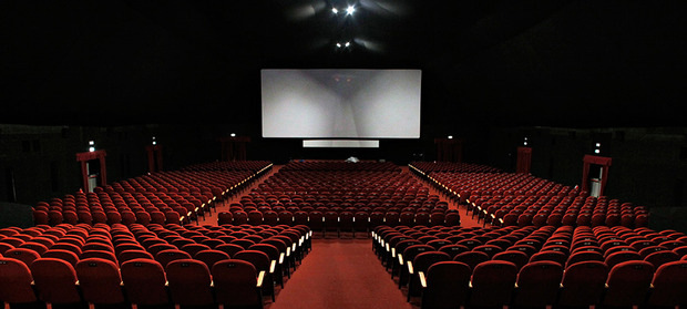 Hasta los piiiiiiiii de que enciendan las luces en  aun sabiendo que hay escenas postcreditos!!!