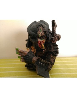 Busto Predator (1950 de 2500)