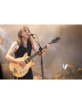 Malcolm Young. Otro que se nos ha ido el 18 de Noviembre, y yo sin saberlo hasta hoy.