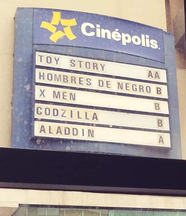 La cartelera de este cine hoy es igual que en los 90