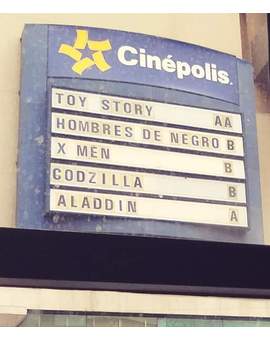 La cartelera de este cine hoy es igual que en los 90