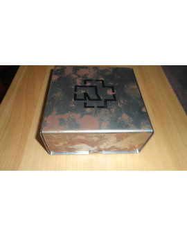 caja oxidada de Rammstein. Solo con tocarla se oxida. 1ª