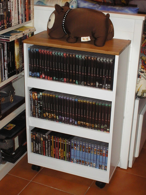 Y encontré, un mueble para mas pelis.