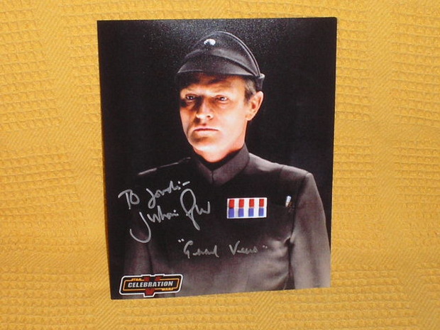 Autografo de Julian Glover 