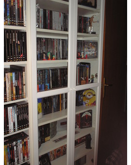 Mi nueva vitrina para Steelbooks y frikadas.