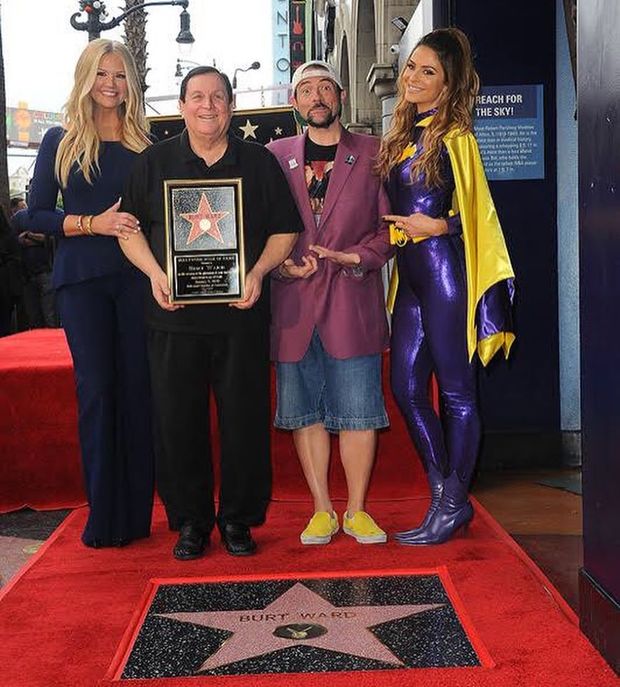 No está kevin smith delgado en exceso?