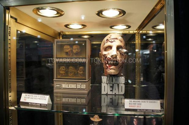 The Walking Dead Season 3 (Foto real del producto, comparación tamaño segunda temporada)