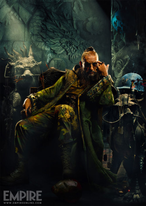 Nueva imagen de Ali G... perdón el Mandarín donde se ve pisando la máscara de Iron Man.