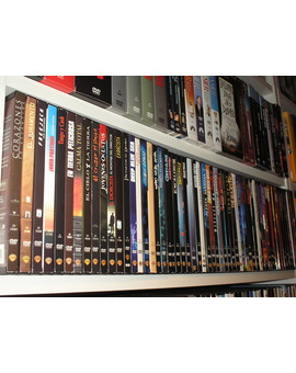 Dije mas de 50 y tengo 114 Warner cartoncito DVD.