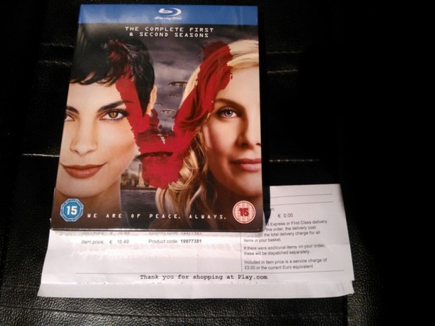 V (2009) - Play.com (02/04/2012)