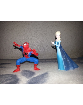 Spiderman y Elsa llegan a mi estantería