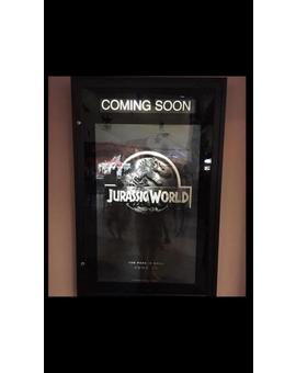 Los posters de Jurassic World ya lucen expuestos en algunos cines