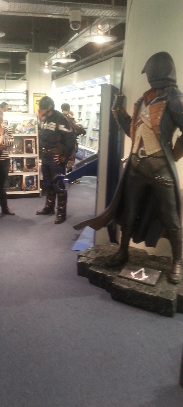 Los Vengadores ayer en la Fnac de Parquesur