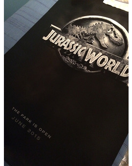 Teaser Poster Original USA de Jurassic World 1/2