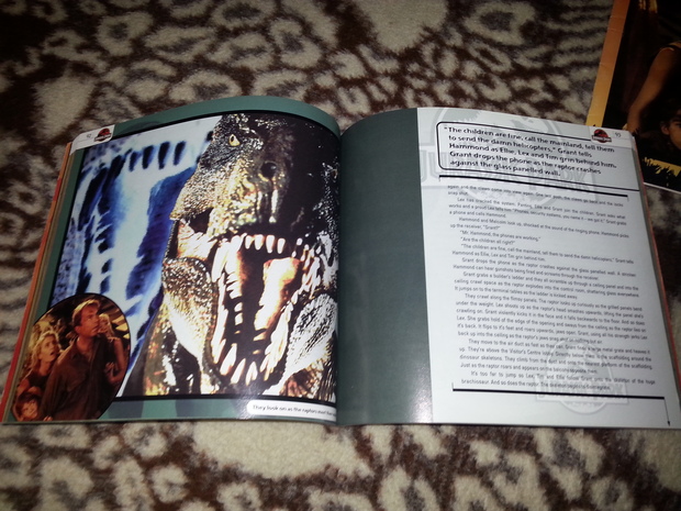 Libro con la historia completa de Jurassic Park y El Mundo Perdido + Libro pegatinas adhesivas JP 2/6