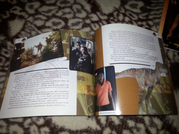 Libro con la historia completa de Jurassic Park y El Mundo Perdido + Libro pegatinas adhesivas JP 3/6