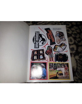 Libro con la historia completa de Jurassic Park y El Mundo Perdido + Libro pegatinas adhesivas JP 4/6