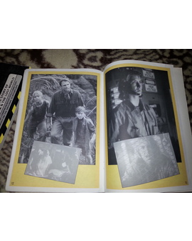 Libro con la historia completa de Jurassic Park y El Mundo Perdido + Libro pegatinas adhesivas JP 6/6