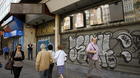 El-autentico-cine-de-barrio-los-cines-paz-resisten-en-el-centro-de-madrid-c_s