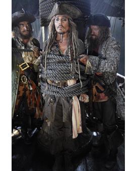 ‘Piratas del Caribe 5’: Johnny Depp es atrapado en la primera imagen oficial de la película