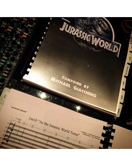 "as the jurassic world turn" y "unnamed track" ya podeis escuchar los dos primeros track compuestos por Giacchino 