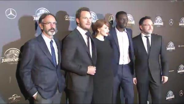 ¿Os perdisteis la Premiere de #JurassicWorld de ayer de París?, ¡¡¡Pues aquí la tenéis para poderla ver junto a las primeras criticas de los asistentes!!!