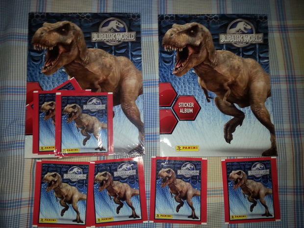 Album Cromos Jurassic World: A falta de 7 cromos para completarlo, añados los que me faltan y los que tengo repetidos por si a alguien le interesa