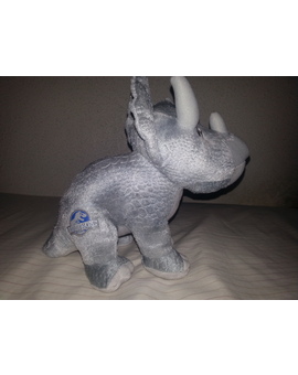 Peluche Triceratops Jurassic World 3/4 (Gracias a Albertronik por el aviso)