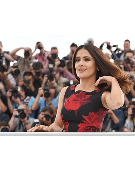 Salma Hayek fue discriminada e insultada en un cine