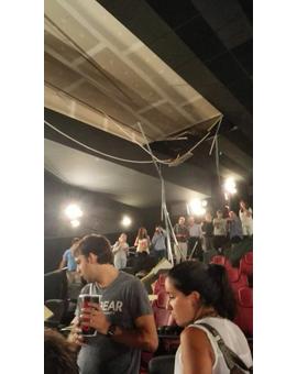 Siete heridos al desplomarse el techo de un cine en Madrid (Tres de los contusionados en el cine Proyecciones, en Fuencarral, han sido hospitalizados)