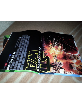 Revista Movistar que incluye poster gigante de Star Wars 7 2/2