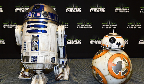 BB8 Vs R2D2 ¿Cual te gusta mas su diseño?