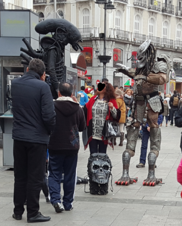 Alien y Depredador en plena puerta del Sol en Madrid
