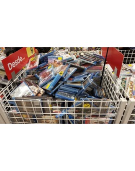Así de ordenadas están las peliculas en el Carrefour