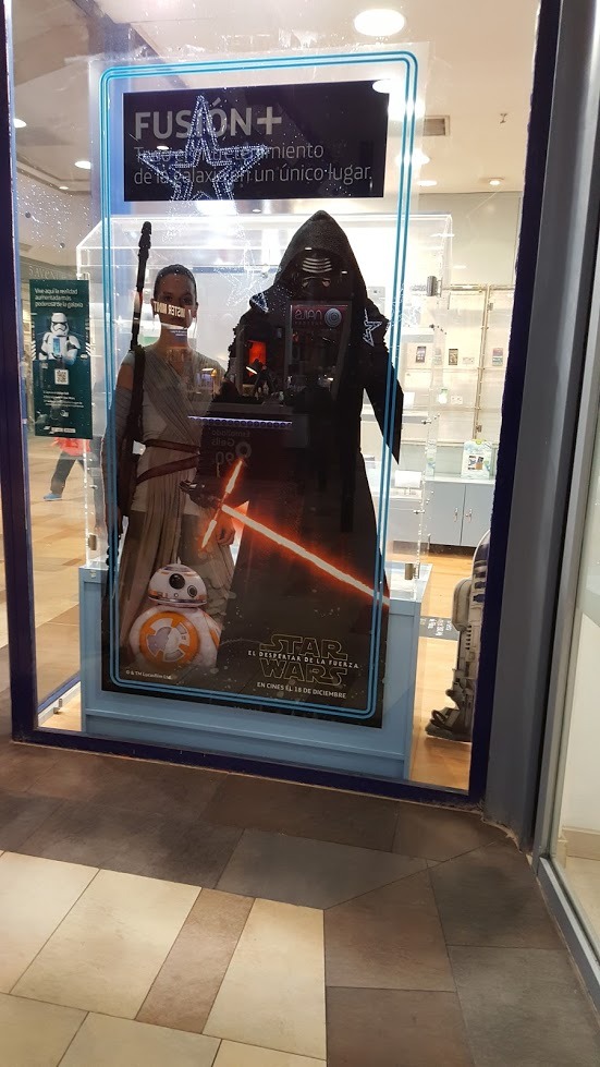 Mola la publicidad de Star Wars en las tiendas Movistar