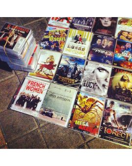 De vuestro entorno más cercano (amigos, conocidos, etc y sin contar aquellos que conocemos de mubis) ¿cual diríais que es el porcentaje de ellos que compran películas legalmente y cual de forma ilegal?