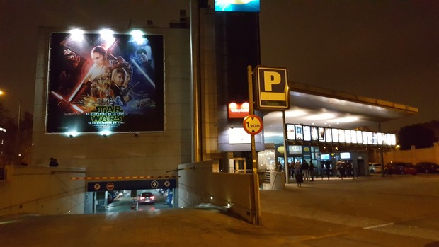 Cinesa Mendez Alvaro: Pedazo cartelón de Star Wars en toda la fachada