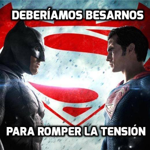 Y comienzan los memes del nuevo poster...