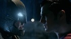 Esto-es-lo-que-te-puede-pasar-si-te-metes-en-una-pelea-entre-batman-y-superman-c_s