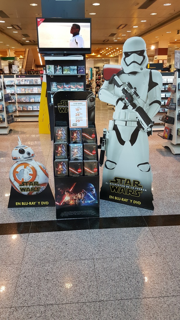 Tremenda la publicidad de Star Wars en las tiendas
