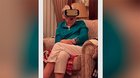 Abuelita-pierde-el-control-al-ver-jurassic-park-en-realidad-virtual-c_s