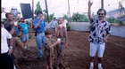 Foto-durante-el-rodaje-de-jurassic-park-de-spielberg-con-el-equipo-y-actores-c_s