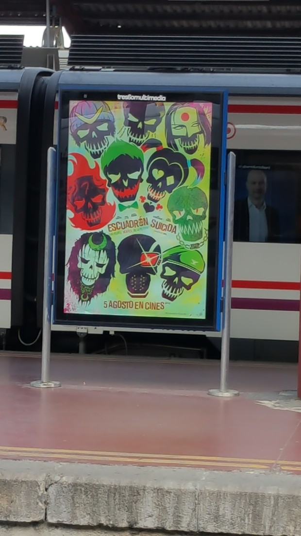 Poster de Escuadrón Suicida en la estación de Chamartín
