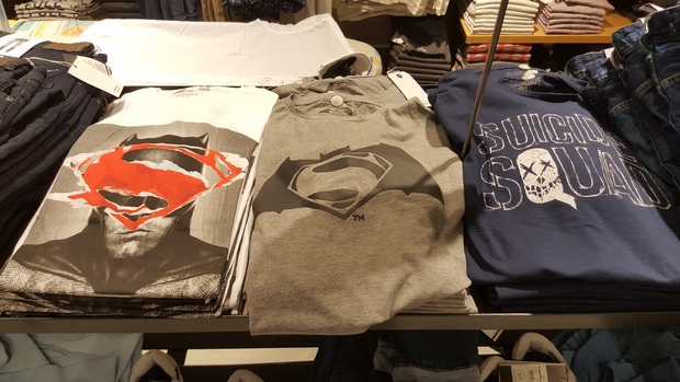 Camisetas DC a la venta en Springfield por 19.95 euros: Por si a alguien le interesan