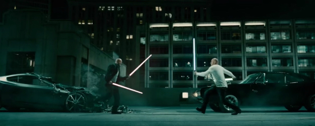 Mira la pelea entre Vin Diesel y Jason Statham en 'Fast & Furious 7'... ¡Con sables láser de 'Star Wars'!