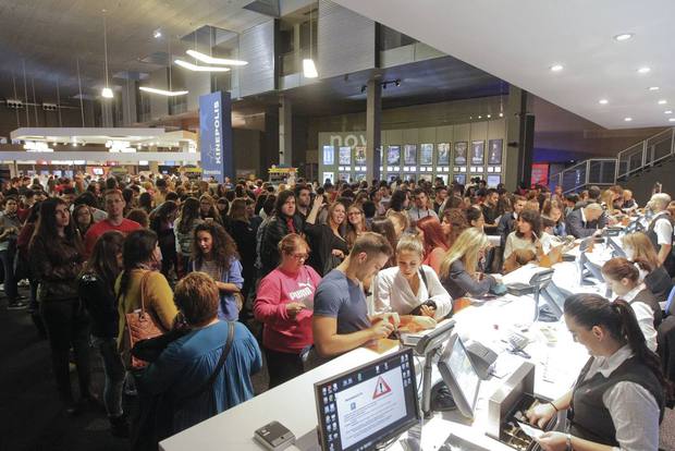 La Fiesta del Cine termina con récord: casi 2,6 millones de espectadores: 'Un monstruo viene a verme' supera a 'Ocho apellidos vascos' como la película más vista de todas las ediciones.