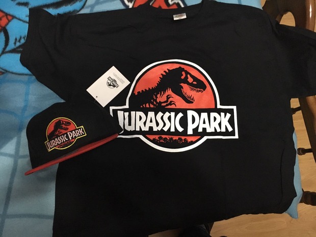 Jurassic Park: Gorra y camiseta. Compras conseguidas gracias a Albertronik