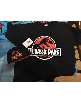 Jurassic Park: Gorra y camiseta. Compras conseguidas gracias a Albertronik