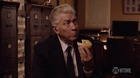 El-nuevo-trailer-de-twin-peaks-david-lynch-comiendose-un-donut-c_s